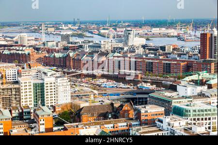 Panorama urbain de Hambourg depuis la célèbre tour Michaelis Banque D'Images