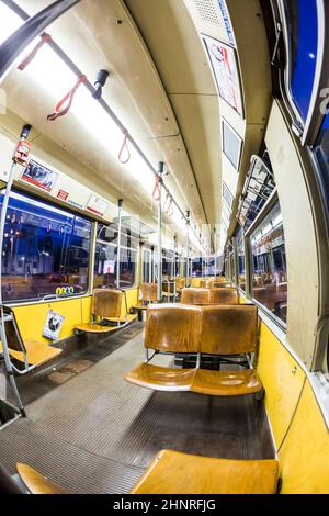 Tramway à l'ancienne en voiture de nuit Banque D'Images