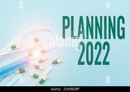 Signature manuscrite planification 2022, Business Showcase processus de faire des plans pour quelque chose l'année prochaine médicament prescrit vitamines et minéraux pilules an Banque D'Images