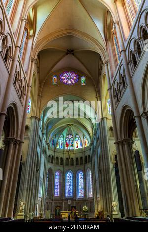 Intérieur de la nef de la cathédrale Saint-Jean-Baptiste de Lyon - Saint John Banque D'Images