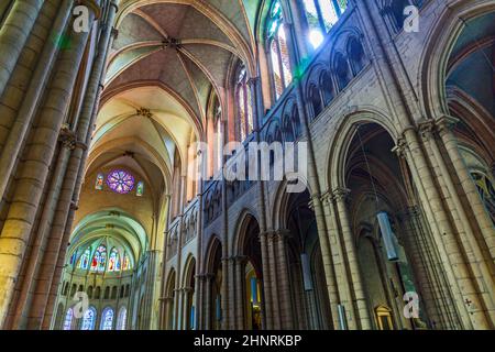 Intérieur de la nef de la cathédrale Saint-Jean-Baptiste de Lyon - Saint John Banque D'Images