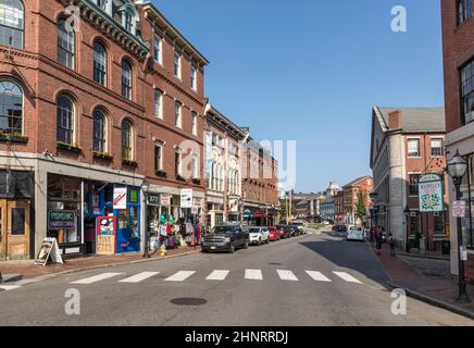 Le vieux port de Portland est rempli de bâtiments en briques datant de 19th siècles et est maintenant le centre commercial de la ville Banque D'Images