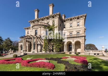 The Breakers est un ancien manoir de Newport ouvert au public Banque D'Images