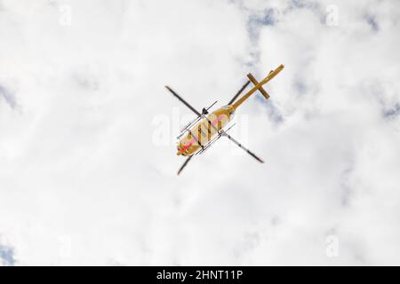 Opération de sauvetage, hélicoptère de sauvetage allemand, ADAC, Christoph 77, dans les airs Banque D'Images