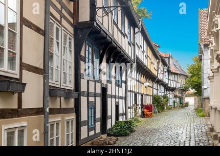 Pittoresques maisons anciennes à colombages dans la ville de Detmold dans la rue Adolfs en Allemagne Banque D'Images