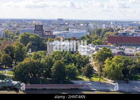 Vue aérienne sur la ville et le bâtiment rond du Panorama de la bataille de Raclawice, Wroclaw, Pologne Banque D'Images