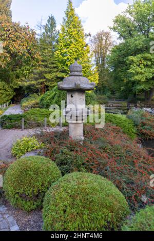 Jardin japonais dans le parc Szczytnicki, plantes exotiques, Wroclaw, Pologne. Banque D'Images