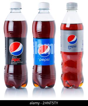 Limonade Pepsi Cola boissons non alcoolisées dans des bouteilles en plastique isolées Banque D'Images