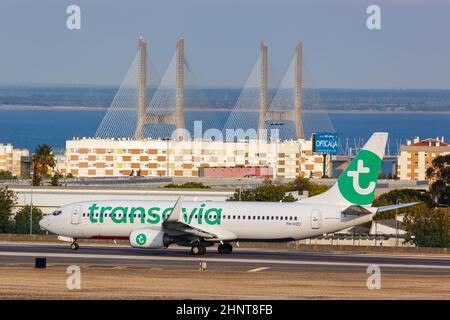 Avion Boeing 737-800 de Transavia aéroport de Lisbonne au Portugal Banque D'Images