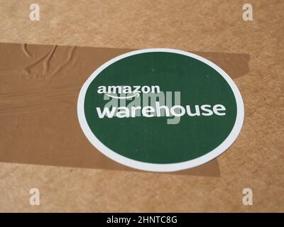 Amazon Warehouse propose des offres exceptionnelles sur les produits d'occasion ou les produits à boîte ouverte de qualité Banque D'Images