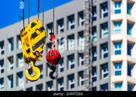 Crochets de grue sur le chantier Banque D'Images