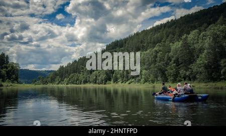 07 de juillet 2017, Russie, Bashkortostan, rafting sur le paysage de la rivière Belaya Banque D'Images