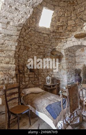 Intérieur d'un ancien trulli d'Alberobello, Italie Banque D'Images