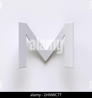 Police papier courbée avec de longues ombres illustration de rendu Letter M 3D isolée sur fond gris Banque D'Images