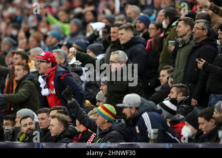 Firo : Fuvuball: Football: 02/16/2022 Ligue des champions, saison 2021/2022 tour de 16 première jambe, FC Salzburg - FC Bayern Mvºnchen 1:1, déposants, général, vedette, fans, geste, pouce vers le bas, Banque D'Images