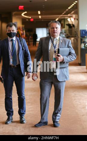 Nations Unies, New York, États-Unis, le 17 février 2022 - Sergiy Kyslytsya, Représentant permanent de l'Ukraine auprès des Nations Unies, fait rapport aux journalistes à la suite de la réunion du Conseil de sécurité sur la situation en Ukraine aujourd'hui au siège de l'ONU à New York. Photo: Crédit PHOTO Luiz Rampelotto/EuropaNewswire OBLIGATOIRE. Banque D'Images