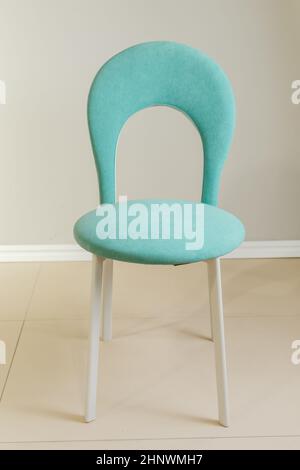 Fauteuil de cuisine moderne et contemporain avec tissus d'ameublement en velours. Banque D'Images