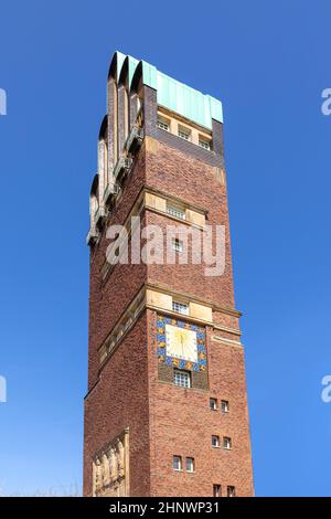 Tour de mariage sous ciel bleu à Darmstadt, Hesse, Allemagne Banque D'Images