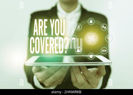 Affiche de texte vous êtes couvert question, vitrine d'affaires demandant de montrer s'ils avaient l'assurance dans le travail ou la vie Lady dans la tenue uniforme Touchpad sh Banque D'Images