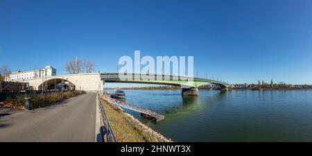 Pont Kennedy à Bonn traversant le rhin Banque D'Images