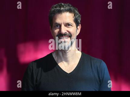 Berlin, Allemagne. 28th janvier 2022. L'acteur suisse Pasquale Alaardi répète à l'école de danse et d'action de Stagefactory pour son programme « Grand Prix » au Tipi am Kanzleramt. On peut le voir du 26 février au 27 mars 2022. (À dpa 'Pasquale Aleardi: L'observation du Grand Prix a donné de l'agitation familiale') Credit: Jens Kalaene/dpa-Zentralbild/dpa/Alay Live News Banque D'Images