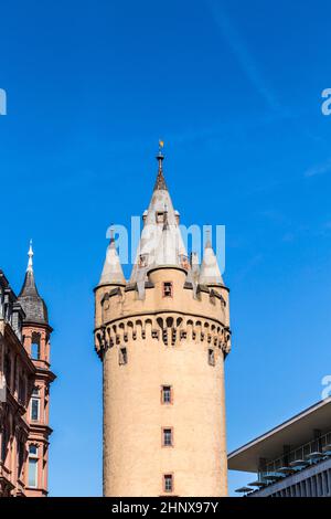 Eschenheimer Turm (Tour Eschenheim) était une porte d'entrée de la ville, faisant partie des fortifications médiévales de Francfort-sur-le-main - un point de repère de la ville.La Tour était une erminte Banque D'Images