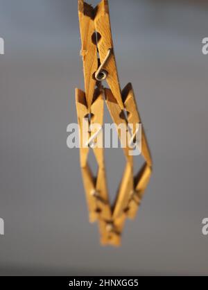 pince à suspendre les vêtements pour les sécher au soleil. suspendez la porte-vêtements Banque D'Images