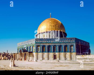 L'après-midi soleil brille sur le dôme doré de la mosquée al Aqsa à Jérusalem Banque D'Images