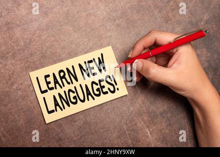 Affichage enseigne apprendre de nouvelles langues, concept signifiant développer la capacité de communiquer dans l'langue étrangère rédaction Notes importantes dessin Nouveau design Comp Banque D'Images