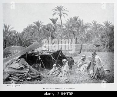 Un campement arabe dans une oasis des races vivantes de l'humanité : Un récit illustré populaire des coutumes, des habitudes, des activités, des fêtes et des cérémonies des races de l'humanité dans le monde Volume 1 par Sir Harry Hamilton Johnston, Henry Neville Hutchinson, Richard Lydekker et Dr. A. H. Keane publié Londres : Hutchinson & Co. 1902 Banque D'Images
