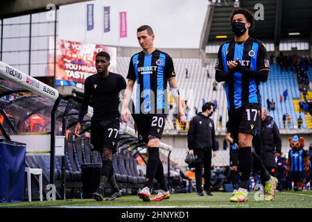 BRUGES, BELGIQUE - 6 FÉVRIER : Clinton Mata du Club Brugge, Hans Vanaken du Club Brugge et Tajon Buchanan du Club Brugge semblent abandonnés lors du match Jupiler Pro League entre le Club Brugge et KAA Gent au Jan Breydelstadion le 6 février 2022 à Bruges, Belgique (photo de Joris Verwijst/Orange Pictures) Banque D'Images