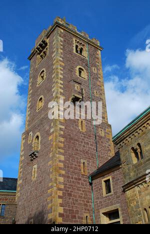 Château de Wartburg près d'Eisenach, donjon (Bergfried allemand) et cour intérieure, Allemagne, Europe. Un donjon est un type de tour fortifiée construite dans des châteaux Banque D'Images