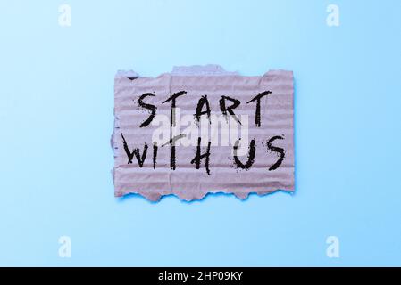 Affiche commencer avec nous, concept signifiant inviter quelqu'un à travailler ensemble pour un certain travail ou de cibler des idées et des dessins faits maison simples Banque D'Images