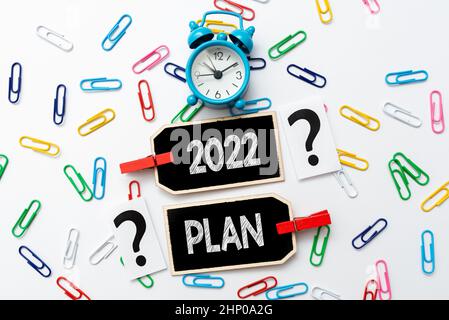 Inspiration montrant Sign 2022 Plan, concept d'affaires idées stimulantes objectifs pour la nouvelle année motivation commencer Creative Home Recycling idées et conception Banque D'Images