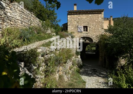 Le village de montagne de Brantes dans le département du Vaucluse, France, région Provence-Alpes-Côte d’Azur Banque D'Images