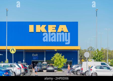 La marque IKEA en jaune sur fond bleu reflétant son héritage suédois, à l'extérieur de son magasin à Marden Park, Sydney, Australie Banque D'Images