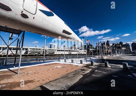 Vue fantastique de l'exposition British Airways bac aérospatiale Concorde sur l'Hudson River, Intrepid Sea, Air and Space Museum, New York, NY, USA Banque D'Images