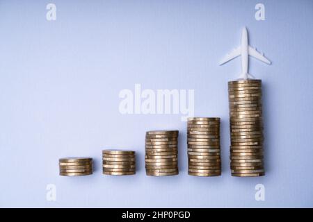 Augmentation directe du graphique de la monnaie à la hausse.Croissance de l'entrepreneuriat Banque D'Images