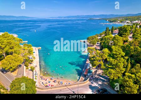 Malinska turquoise plage vue aérienne, île de Krk, Croatie Banque D'Images