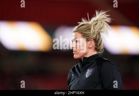 Millie d'Angleterre s'échauffe avant le match de la coupe Arnold Clark au stade Riverside, à Middlesbrough. Date de la photo : jeudi 17 février 2022. Banque D'Images