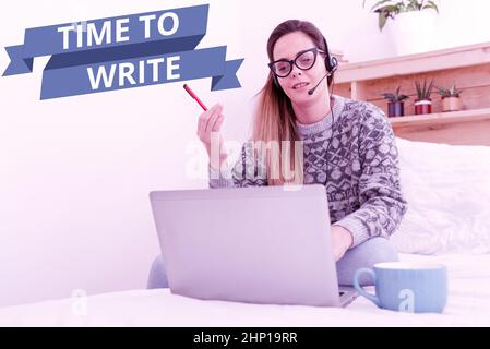 Signe de texte montrant le temps d'écrire, Internet concept pour enregistrer quelque chose ou pour exprimer une idée dans le papier ou livre auteur création de nouveau roman, professeur CHEC Banque D'Images