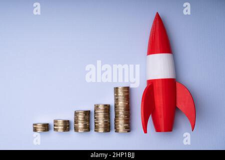 Augmentation d'argent à la hausse, graphique de pile de pièces Banque D'Images