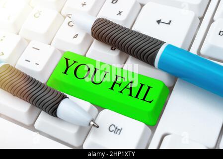 Légende conceptuelle votre échec, Aperçu de l'entreprise ne pas être capable de vivre à la hauteur de quelqu'un s est raisonnable attentes en tapant des codes de programme difficiles, en écrivant Nouveau Banque D'Images