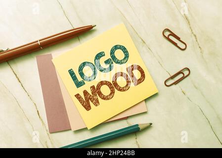 Légende de texte présentant logo Bois, concept Internet conception reconnaissable ou symbole d'une société inscrite sur bois nouvelles idées concept frais Creative Comm Banque D'Images