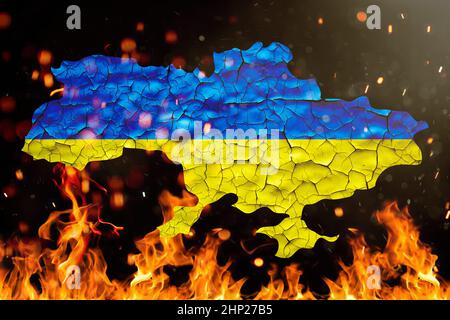 ukraine carte du drapeau peint sur béton fissuré wall.ukraine russie ukraine illustration du concept de crise. Banque D'Images