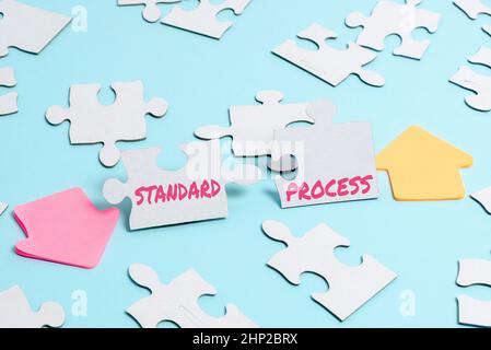 Inspiration montrant le processus standard de signe, les règles de concept d'affaires ont été mises en correspondance avec la qualité du produit final construire un Jigsaw Pa blanc non fini Banque D'Images