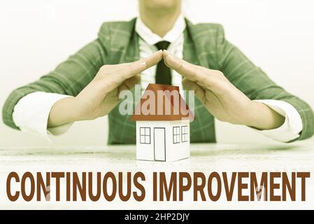 Légende de texte présentant l'amélioration continue, concept Internet effort continu pour avancer sans jamais mettre fin aux changements Nouveau régime d'assurances et de couvertures de maison Banque D'Images