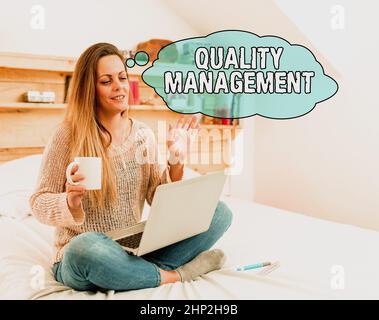 Légende Présentation de la gestion de la qualité, photo conceptuelle maintenir le niveau d'excellence Services de produits de haute qualité Résumé Commander des aliments en ligne, S Banque D'Images