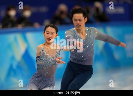 Pékin, Chine. 18th févr. 2022. Beijing, Chine, Jeux olympiques d'hiver de 2022, 18 février 2022 : Cheng Peng et Yang Jin de Chine pendant le patinage artistique au stade intérieur de Capital. Prix Kim/CSM. Crédit : CAL Sport Media/Alay Live News Banque D'Images