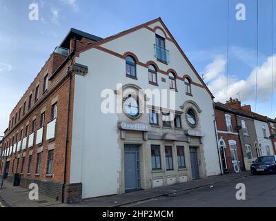 L'Essoldo in Grove Road Northampton UK art architecture style panneau Northamptonshire Art Deco cinéma construit films style art arches ciel Banque D'Images